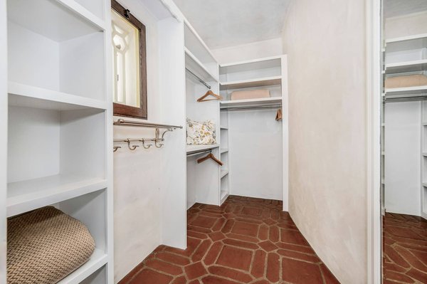 Découvrez les différents types d'étagères de douche et leurs fonctionnalités